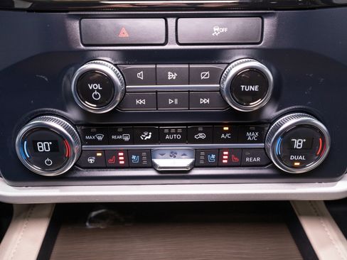 Used 2023 Ford Expedition Max Limited image 24