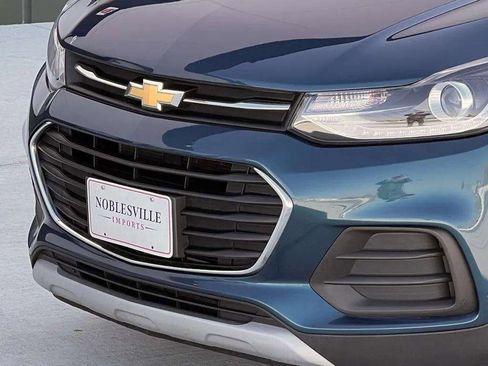 Used 2019 Chevrolet Trax LT w/ LT Convenience Package image 12