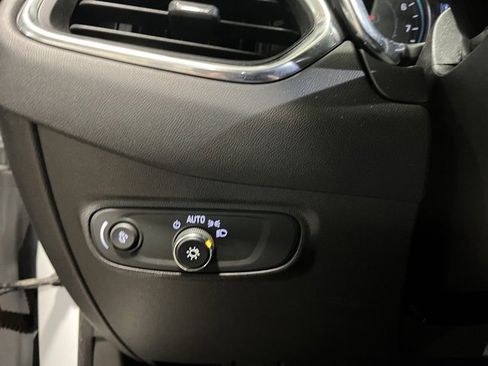 Used 2022 Chevrolet Equinox LT image 21