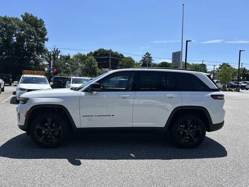 Used 2023 Jeep Grand Cherokee Altitude AWD/4WD image 6