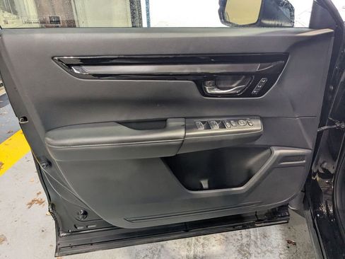 Used 2025 Honda CR-V EX-L image 11