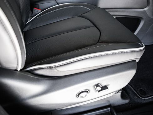 New 2026 Chrysler Pacifica Limited image 34