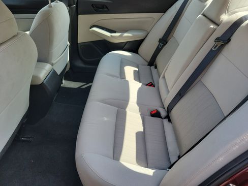 Used 2025 Nissan Altima 2.5 SV FWD image 5