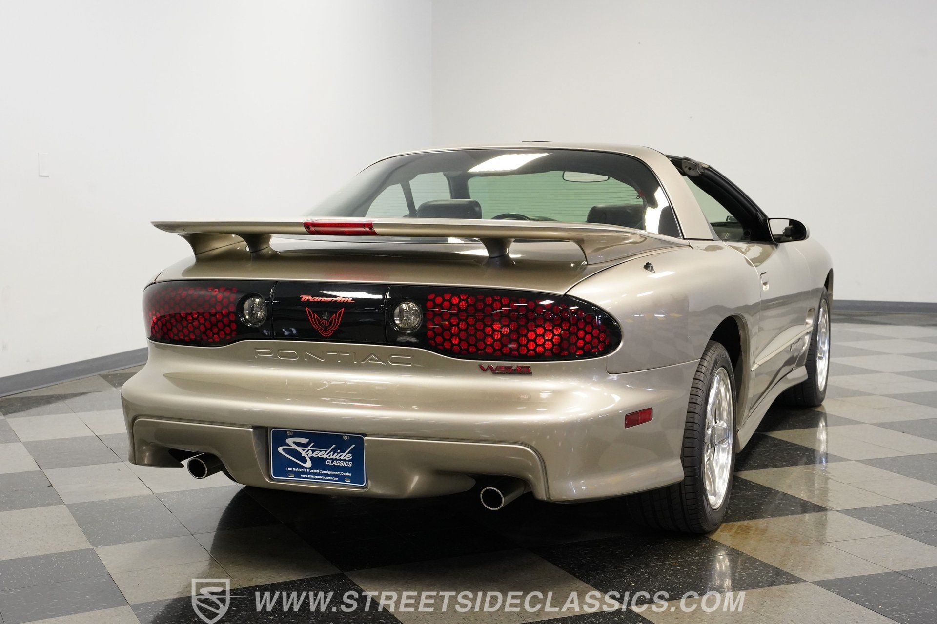 Used 2001 Pontiac Firebird Trans Am RWD image 12