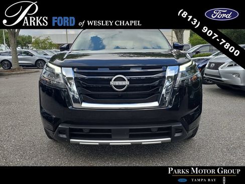 Used 2023 Nissan Pathfinder SL AWD/4WD image 3