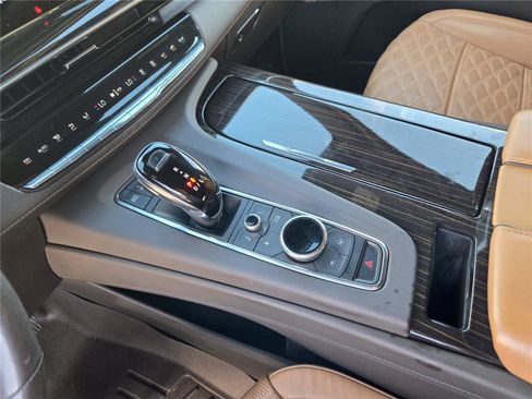 Used 2021 Cadillac Escalade Premium Luxury RWD image 18