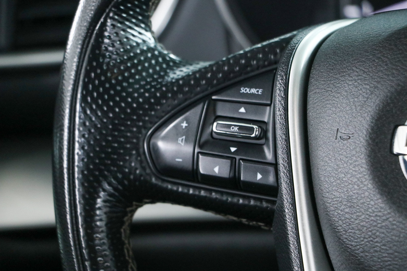 Used 2022 Nissan Maxima SV w/ Floor Mat Group FWD image 13