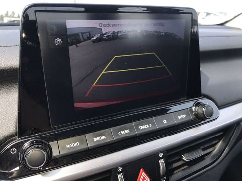 Used 2022 Kia Forte LXS FWD image 17
