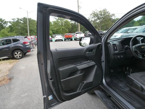 Used 2019 Chevrolet Colorado LT w/ LT Convenience Package AWD/4WD image 11