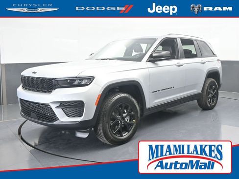 New 2025 Jeep Grand Cherokee Altitude RWD image 1