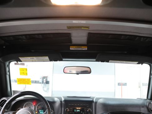 Used 2017 Jeep Wrangler Unlimited Sport w/ Connectivity Group image 28