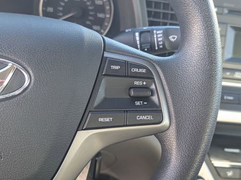 Used 2018 Hyundai Elantra SE w/ Cargo Package image 19