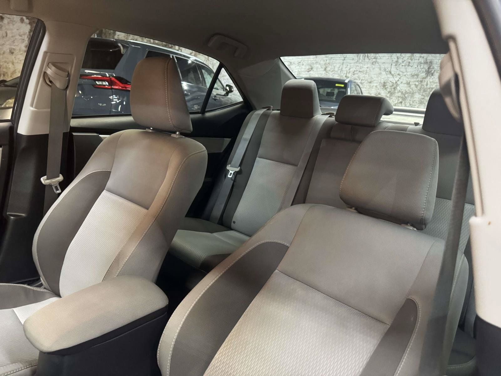 Used 2017 Toyota Corolla LE w/ Body Protection Package FWD image 18