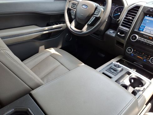 Used 2019 Ford Expedition XLT w/ Equipment Group 202A RWD image 16