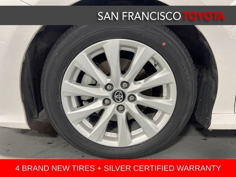 Certified 2018 Toyota Camry LE image 9