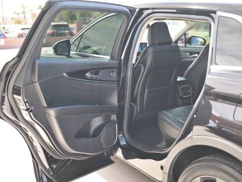 Used 2021 Lincoln Nautilus Reserve w/ Monochromatic Package image 11