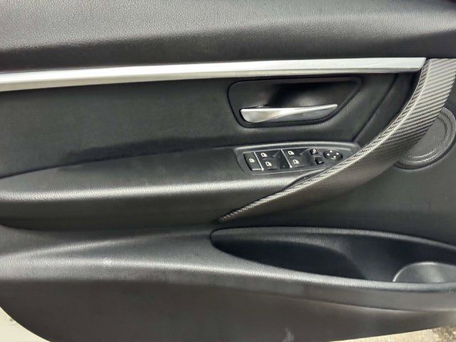 Used 2016 BMW 340i xDrive Sedan w/ Technology Package AWD/4WD image 30