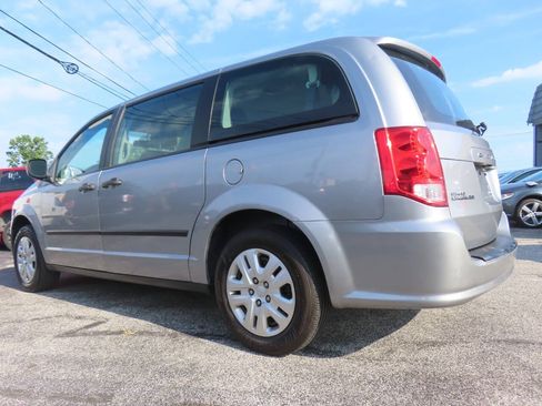 Used 2016 Dodge Grand Caravan American Value Package w/ UConnect Hands-Free Group FWD image 3