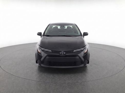 Used 2025 Toyota Corolla LE FWD image 4