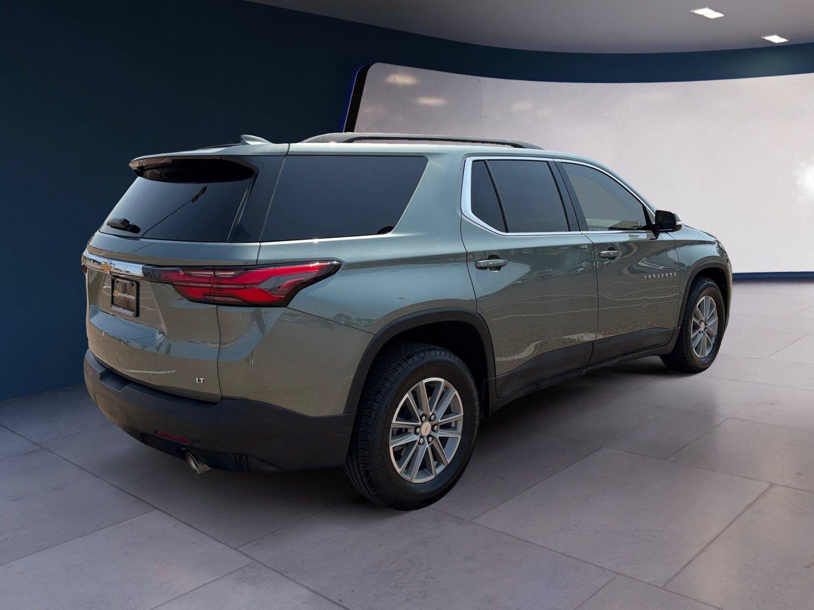 Used 2023 Chevrolet Traverse LT FWD image 5