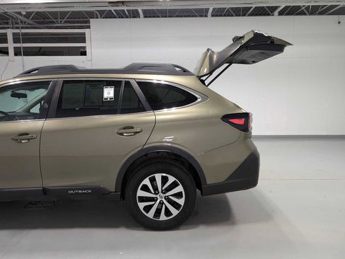 Used 2022 Subaru Outback Premium image 8