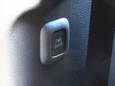 Used 2025 Toyota Sienna XSE AWD/4WD image 37