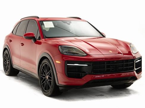 Used 2025 Porsche Cayenne GTS image 33