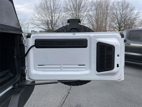 Used 2023 Ford Bronco Wildtrak image 14