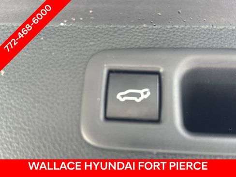 Used 2022 Toyota Highlander LE AWD/4WD image 11