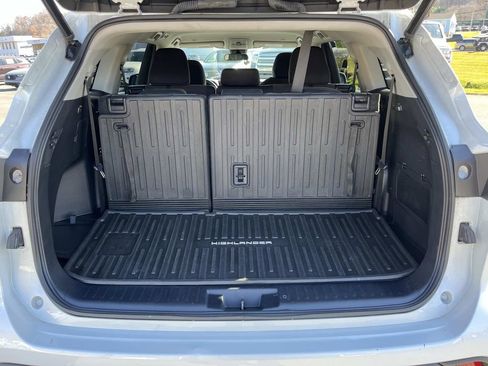 Used 2023 Toyota Highlander LE image 20
