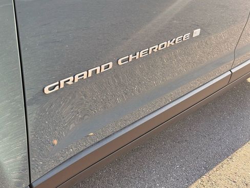New 2026 Jeep Grand Cherokee L Limited w/ Luxury Tech Group II AWD/4WD image 30
