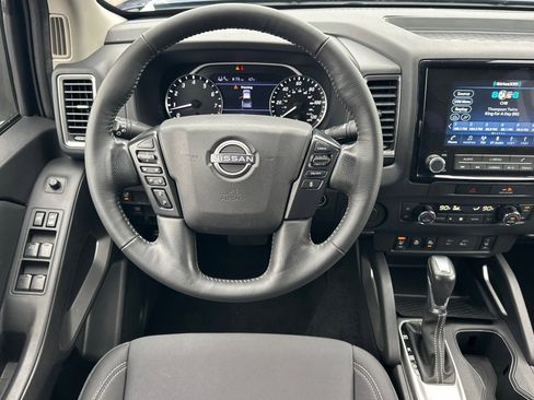 Used 2022 Nissan Frontier SV image 14