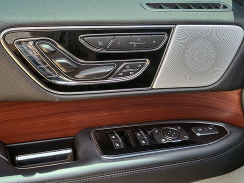 Used 2020 Lincoln Navigator L Reserve w/ Equipment Group 208A Reserve AWD/4WD image 24