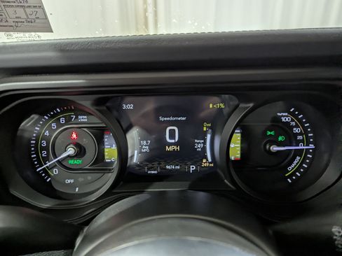 Used 2025 Jeep Wrangler Unlimited Sahara image 11