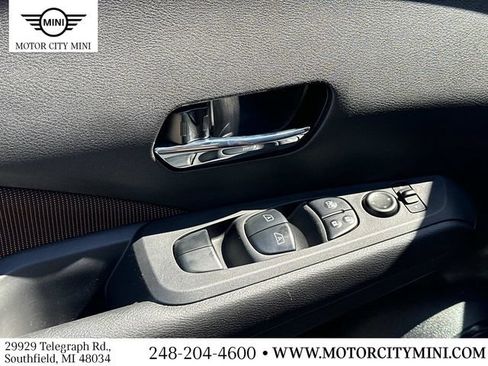 Used 2021 Nissan Kicks SR w/ Interior Electronics Package FWD image 19