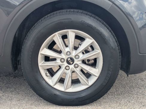 Used 2019 Kia Sorento FWD image 11