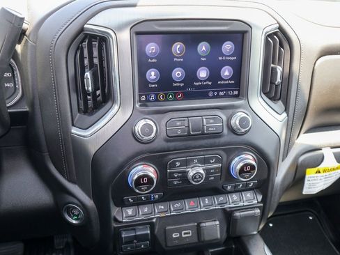 Used 2022 GMC Sierra 2500 Denali w/ Denali Black Diamond Edition AWD/4WD image 14