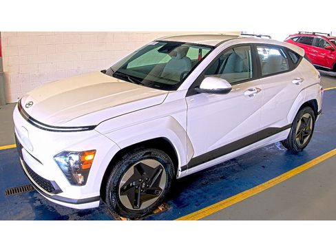 Used 2024 Hyundai Kona SE FWD image 1