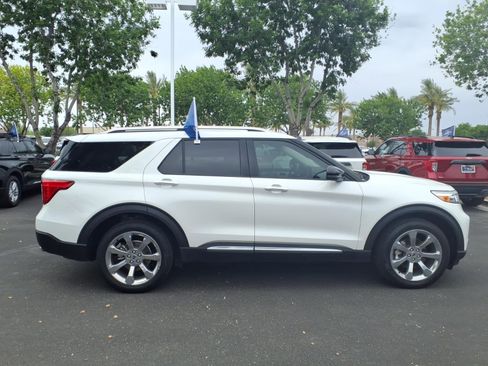 Used 2020 Ford Explorer Platinum w/ Premium Technology Package AWD/4WD image 3