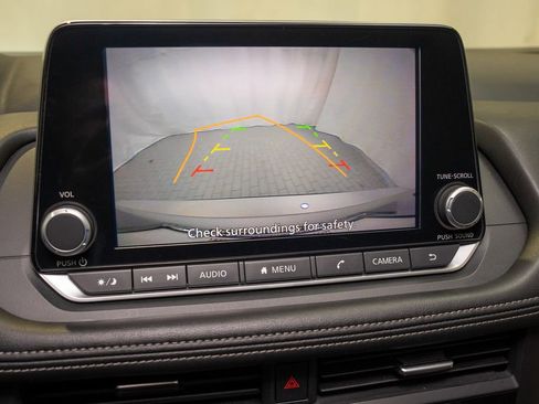 Used 2024 Nissan Rogue SV image 14