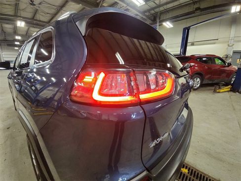 Used 2019 Jeep Cherokee Latitude Plus w/ Cold Weather Group image 30