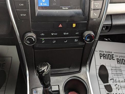 Used 2016 Toyota Camry SE image 9