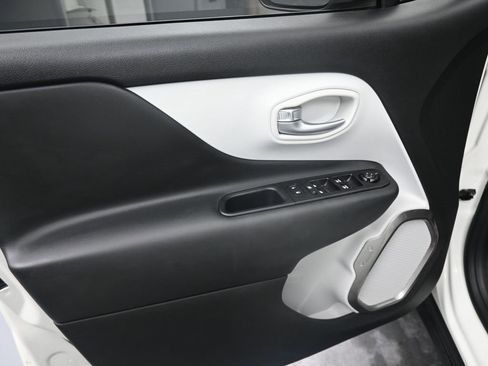 Used 2022 Jeep Renegade Latitude image 13