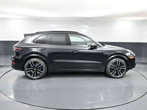 Used 2022 Porsche Cayenne Turbo S w/ Assistance Package image 6