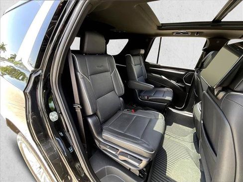 Used 2025 Cadillac Escalade Premium Luxury RWD image 28