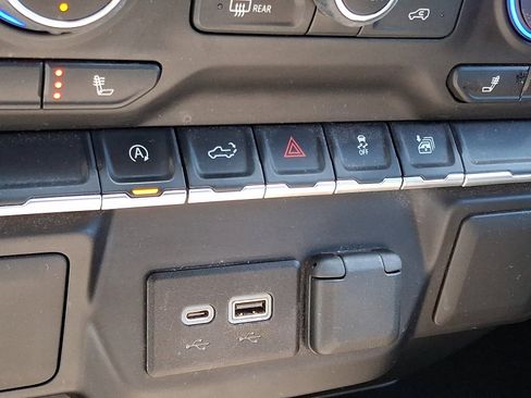 Used 2022 Chevrolet Silverado 1500 LT image 24