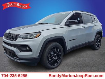 New 2026 Jeep Compass Latitude w/ Mopar Graphics Package