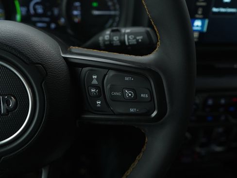 Used 2024 Jeep Wrangler Unlimited AWD/4WD image 25