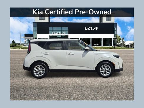Used 2023 Kia Soul S FWD image 1