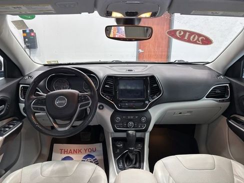 Used 2019 Jeep Cherokee Limited image 45